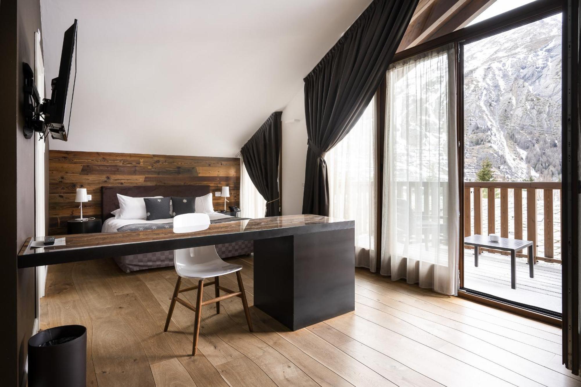 Montana Lodge & Spa, By R Collection Hotels La Thuile Exterior photo
