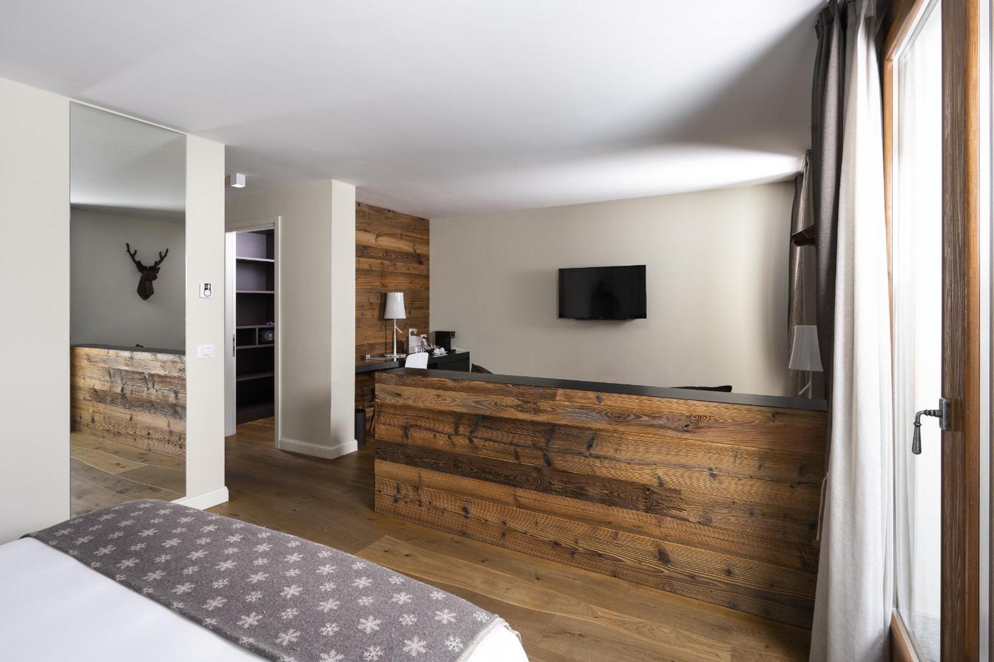 Montana Lodge & Spa, By R Collection Hotels La Thuile Exterior photo